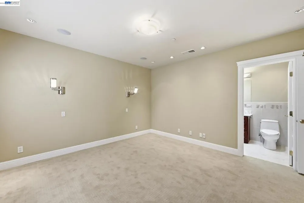 7420 Skyline Blvd Oakland, CA 94611