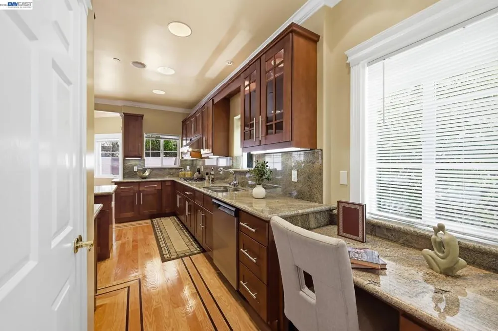 7420 Skyline Blvd Oakland, CA 94611