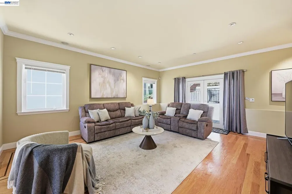 7420 Skyline Blvd Oakland, CA 94611