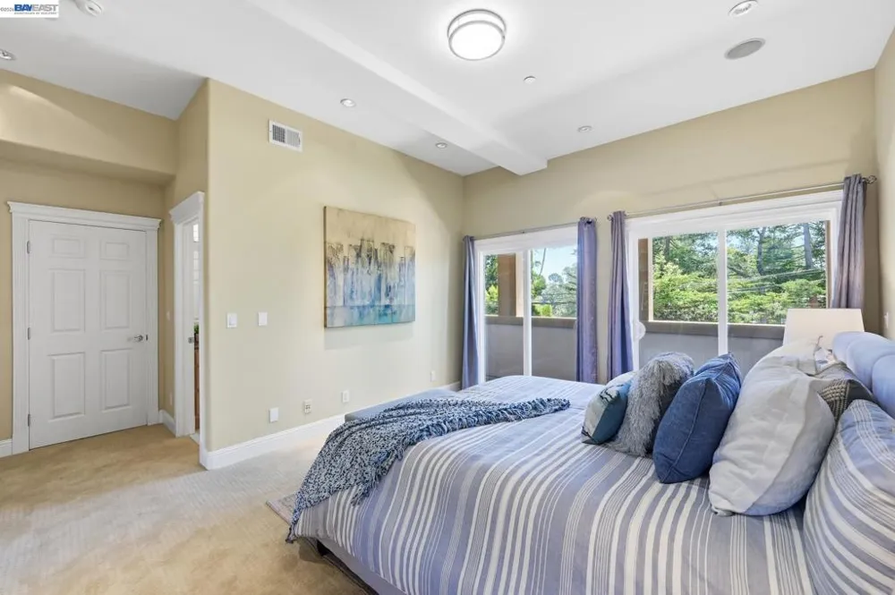 7420 Skyline Blvd Oakland, CA 94611