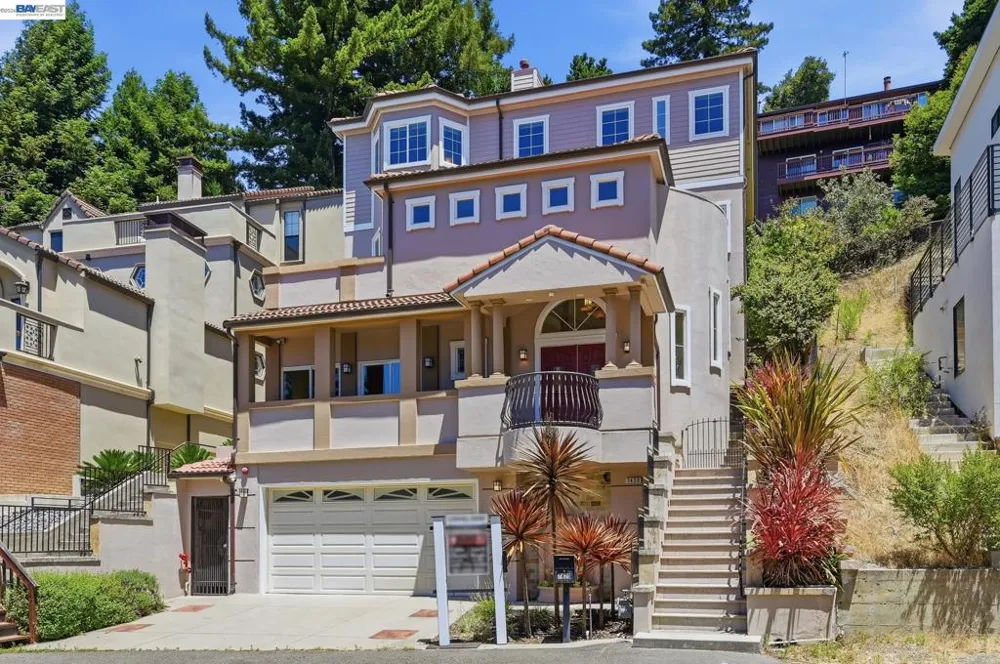 7420 Skyline Blvd Oakland, CA 94611