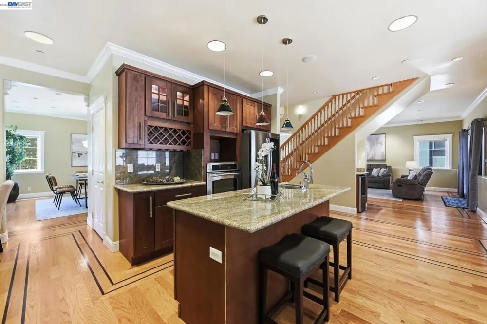 7420 Skyline Blvd Oakland, CA 94611