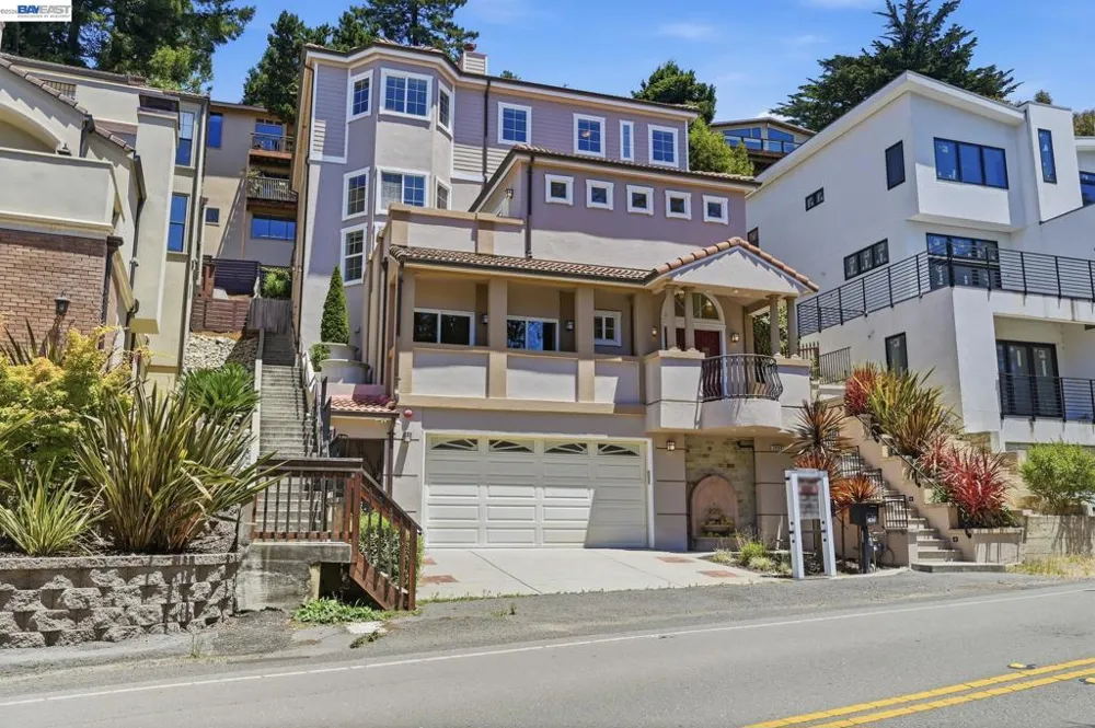 7420 Skyline Blvd Oakland, CA 94611
