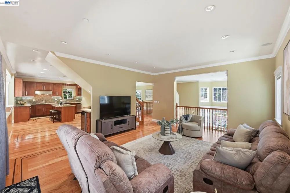 7420 Skyline Blvd Oakland, CA 94611