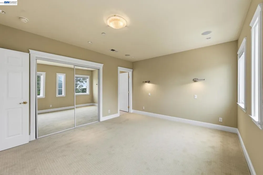 7420 Skyline Blvd Oakland, CA 94611