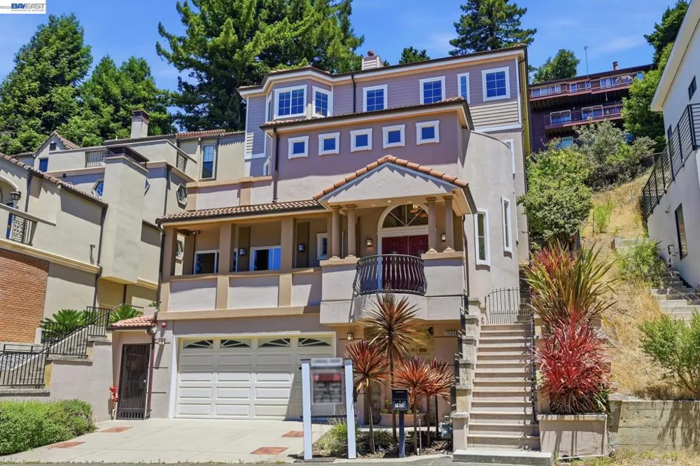 7420 Skyline Blvd Oakland, CA 94611