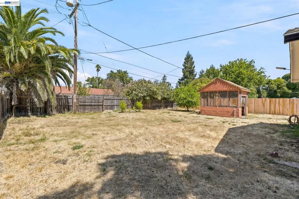 2351 W Euclid Ave Stockton, CA 95204