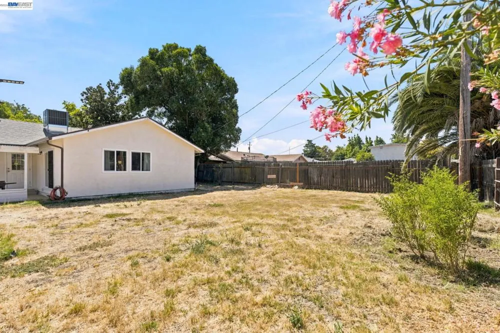 2351 W Euclid Ave Stockton, CA 95204