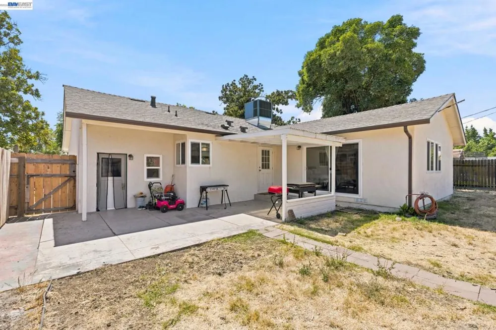 2351 W Euclid Ave Stockton, CA 95204