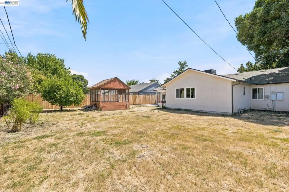 2351 W Euclid Ave Stockton, CA 95204