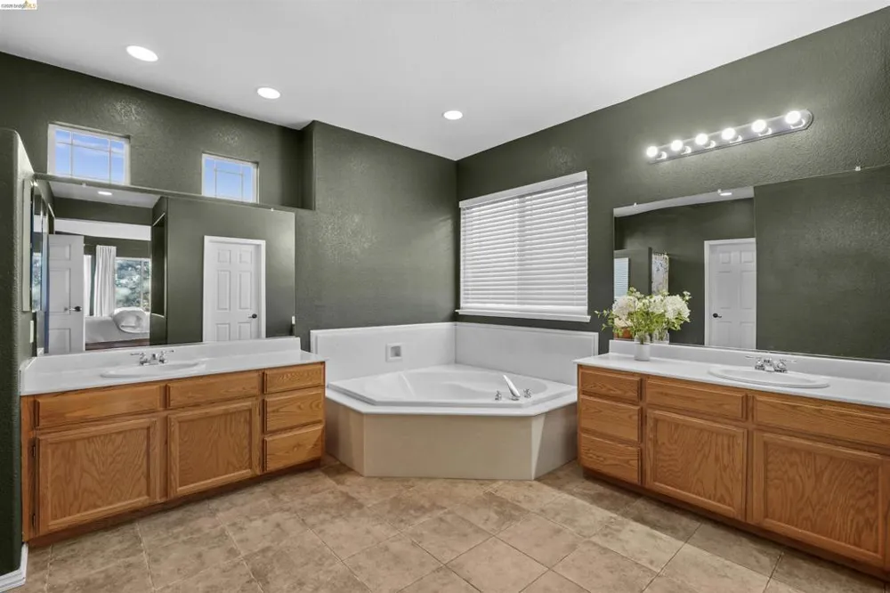 1049 Meadowgate Way Brentwood, CA 94513