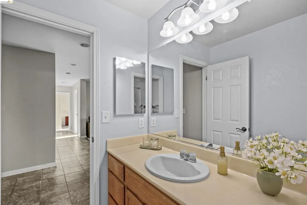 1049 Meadowgate Way Brentwood, CA 94513