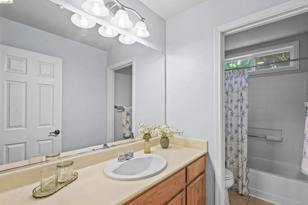 1049 Meadowgate Way Brentwood, CA 94513