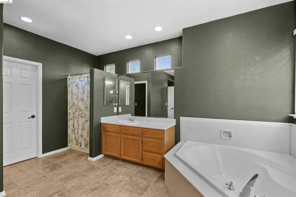 1049 Meadowgate Way Brentwood, CA 94513
