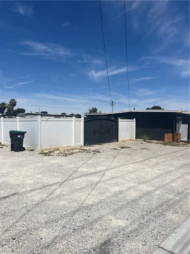 43119 20th W Lancaster, CA 93534