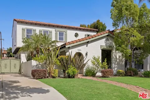 120 S Poinsettia Place