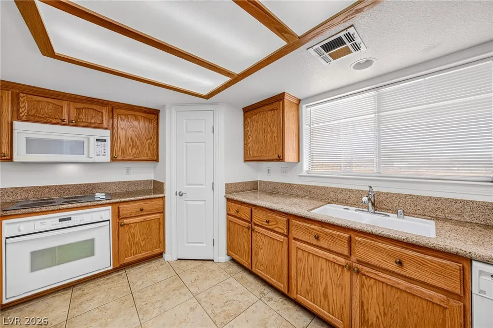 2121 W Labrador Court Pahrump, NV 89048