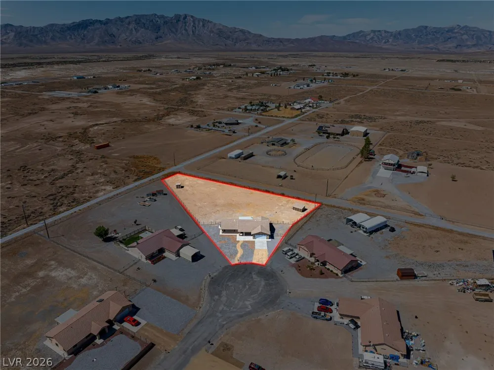 2121 W Labrador Court Pahrump, NV 89048