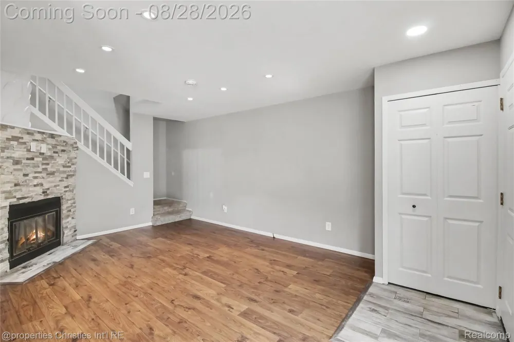 31117 Country Bluff Farmington Hills City, MI 48331
