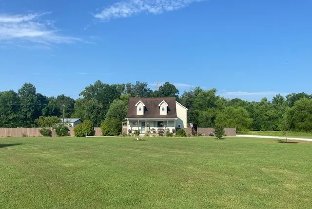 95 Floyd Ln Decherd, TN 37324