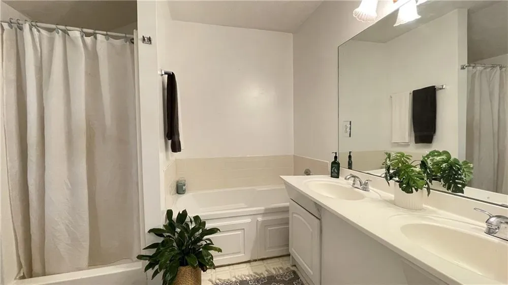 4221 Riverlake Way Snellville, GA 30039