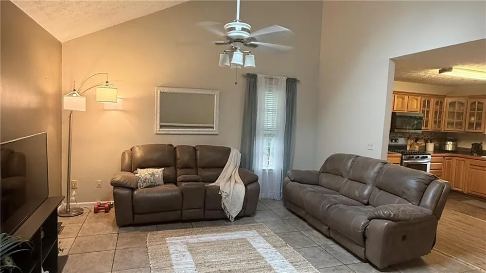 4221 Riverlake Way Snellville, GA 30039