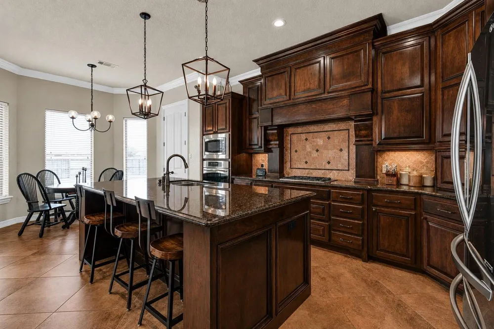 1016 Shady Oaks Drive Angleton, TX 77515