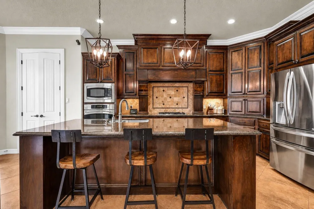 1016 Shady Oaks Drive Angleton, TX 77515