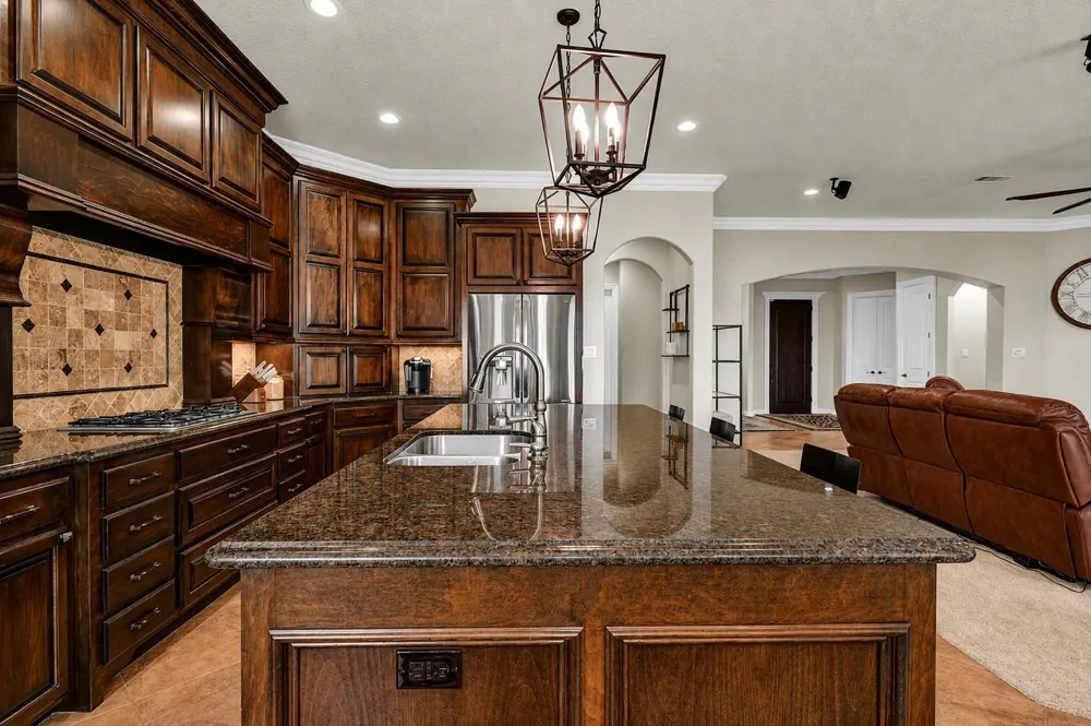 1016 Shady Oaks Drive Angleton, TX 77515