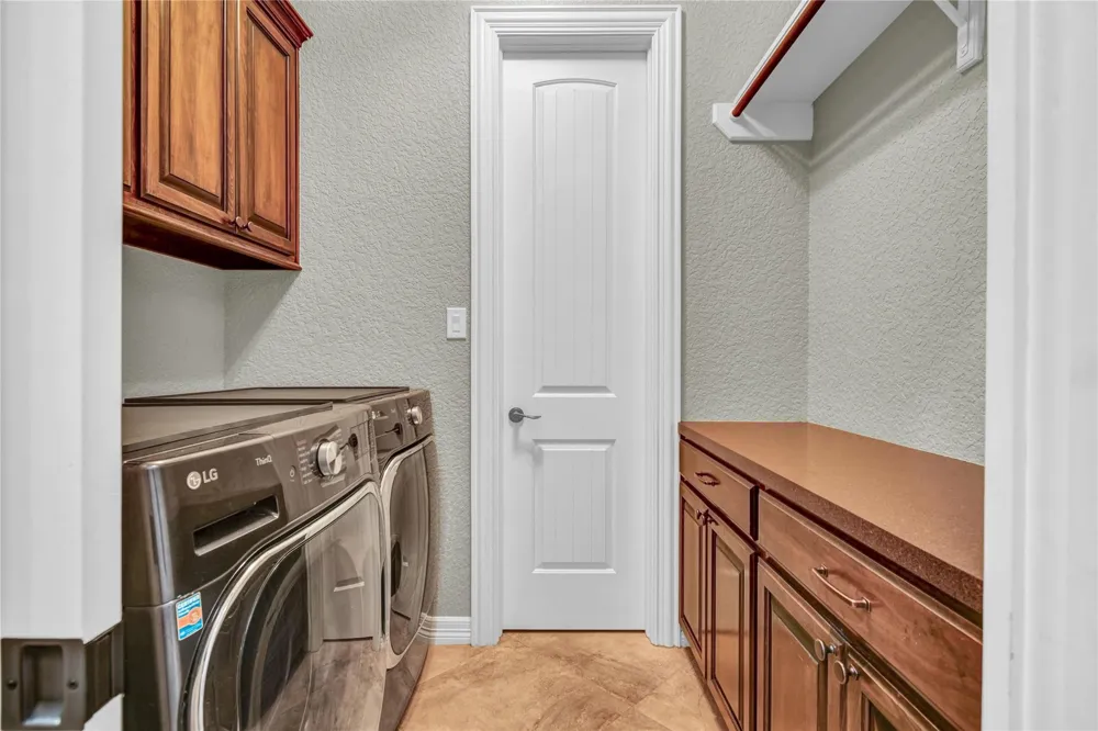1016 Shady Oaks Drive Angleton, TX 77515