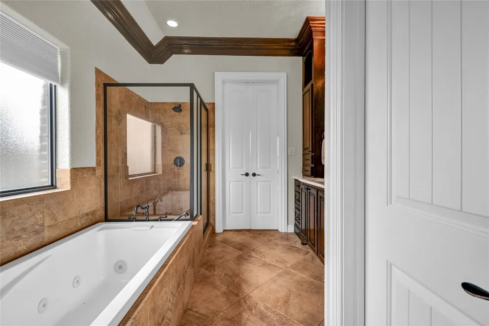 1016 Shady Oaks Drive Angleton, TX 77515