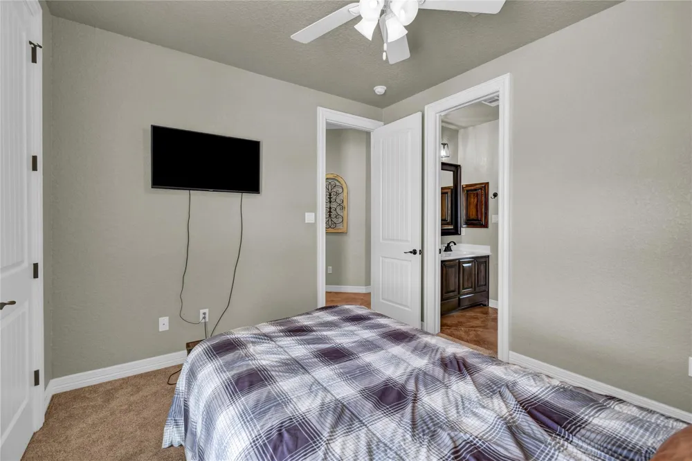 1016 Shady Oaks Drive Angleton, TX 77515
