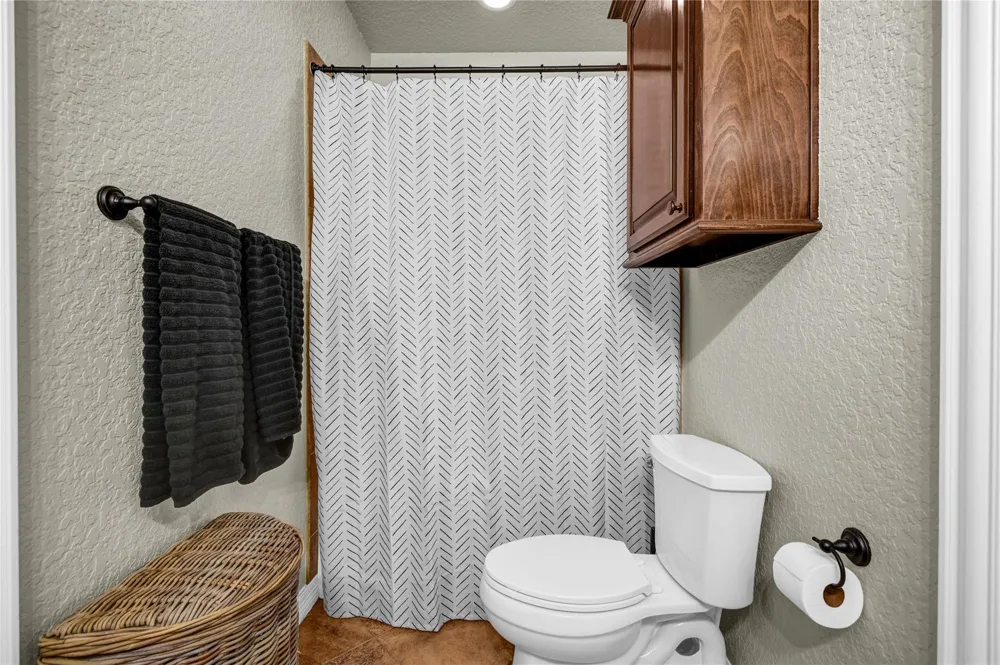 1016 Shady Oaks Drive Angleton, TX 77515