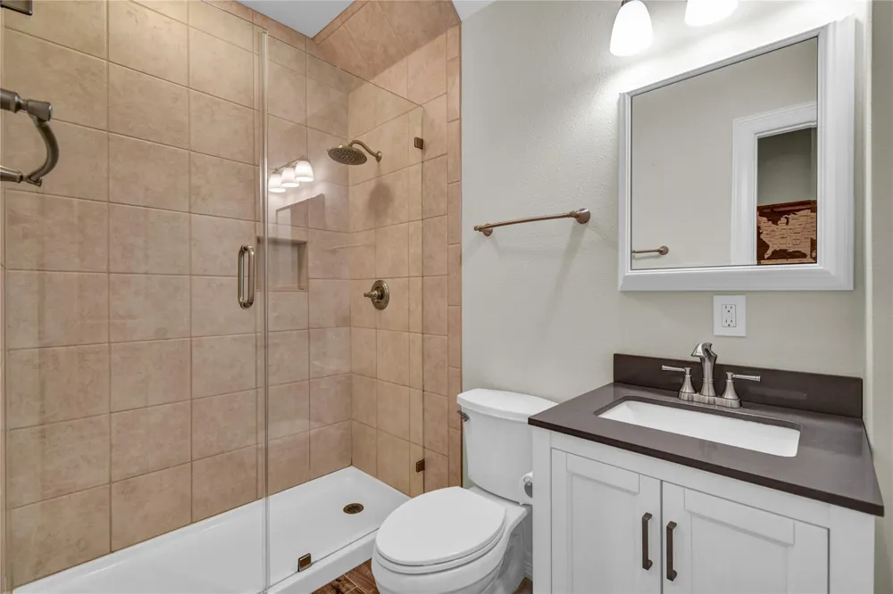 1016 Shady Oaks Drive Angleton, TX 77515
