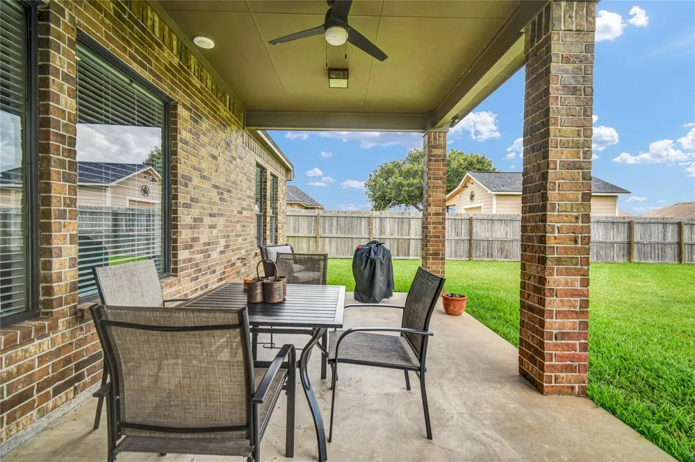 1016 Shady Oaks Drive Angleton, TX 77515