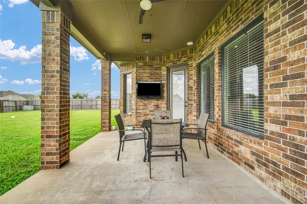 1016 Shady Oaks Drive Angleton, TX 77515
