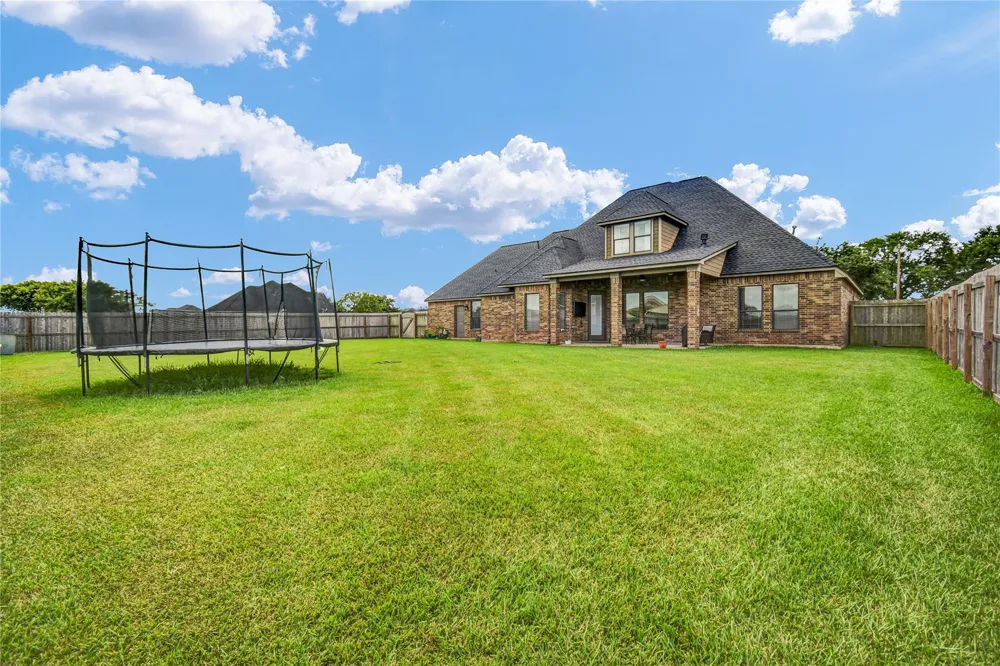 1016 Shady Oaks Drive Angleton, TX 77515