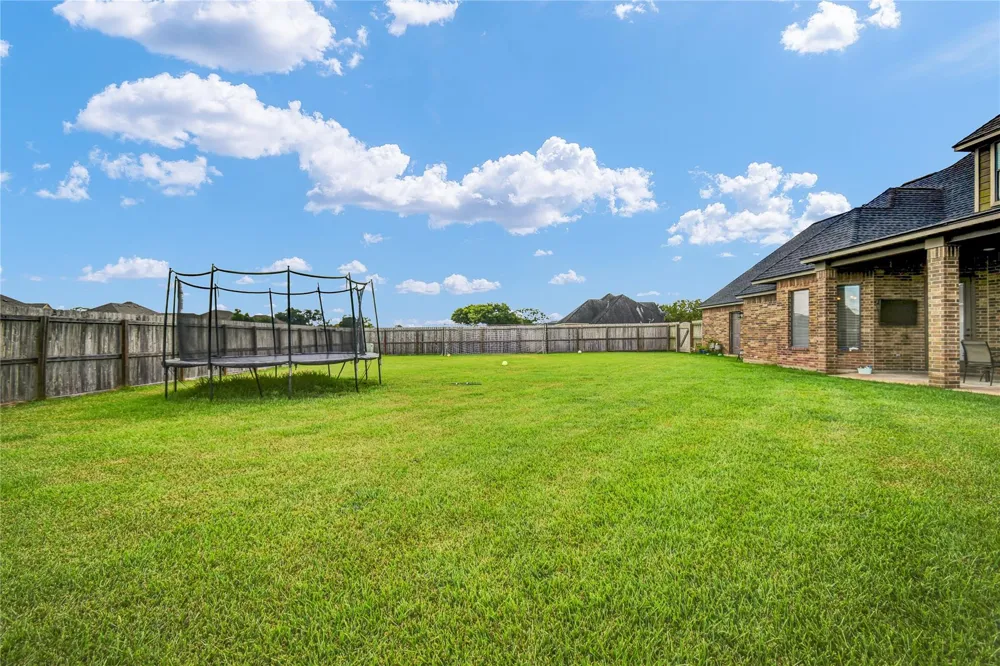 1016 Shady Oaks Drive Angleton, TX 77515