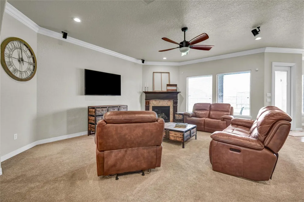 1016 Shady Oaks Drive Angleton, TX 77515