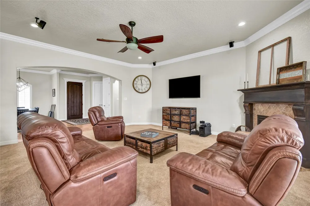 1016 Shady Oaks Drive Angleton, TX 77515