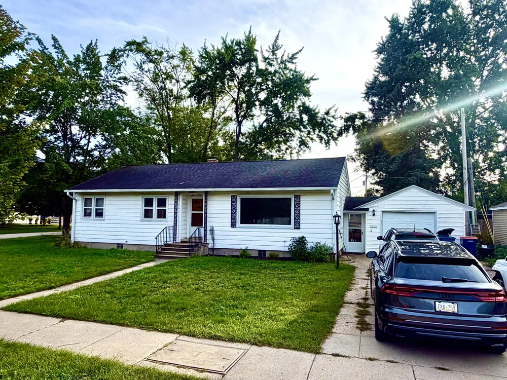 1135 W Summit Avenue Muskegon, MI 49441
