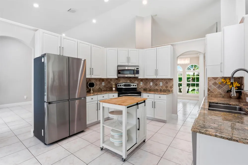 9224 LAKE SERENA DRIVE Boca Raton, FL 33496