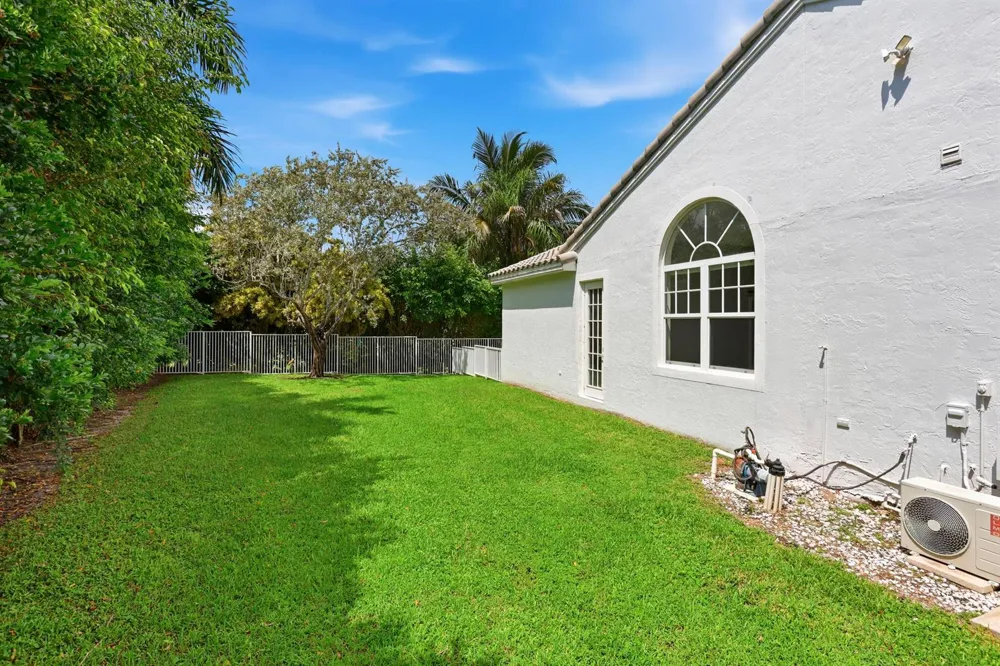 9224 LAKE SERENA DRIVE Boca Raton, FL 33496