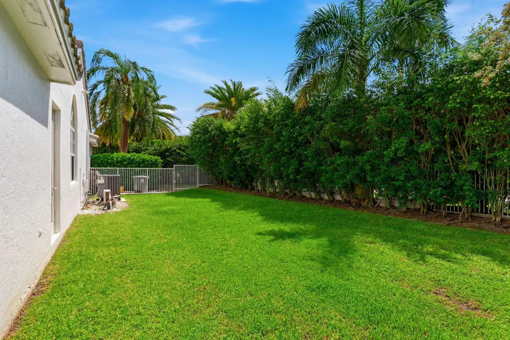 9224 LAKE SERENA DRIVE Boca Raton, FL 33496