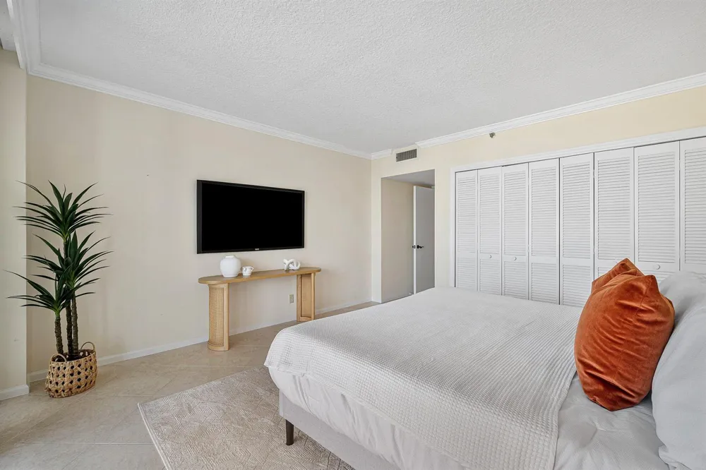 4748 S Ocean Boulevard S #702 Highland Beach, FL 33487