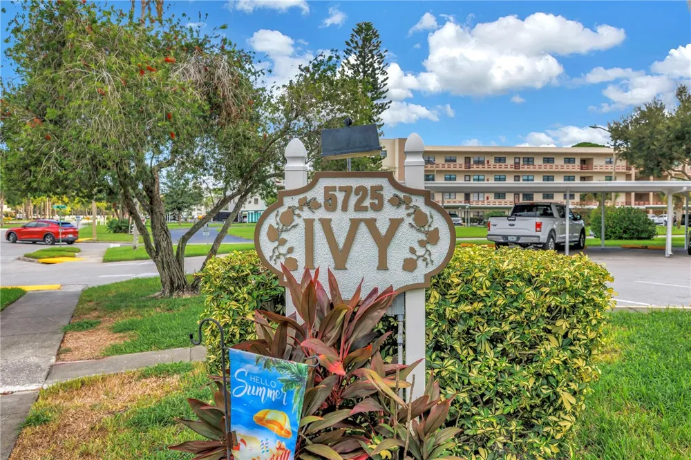 5725 80TH STREET #106 St Petersburg, FL 33709