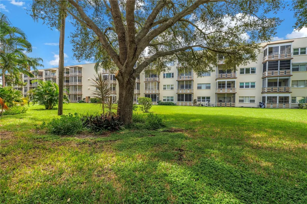 5725 80TH STREET #106 St Petersburg, FL 33709