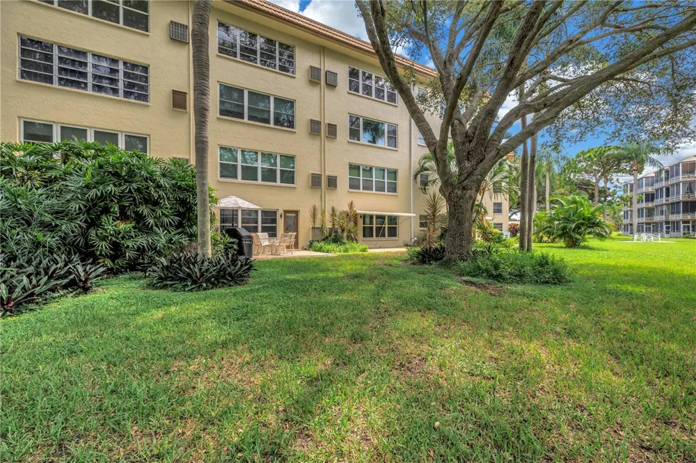 5725 80TH STREET #106 St Petersburg, FL 33709