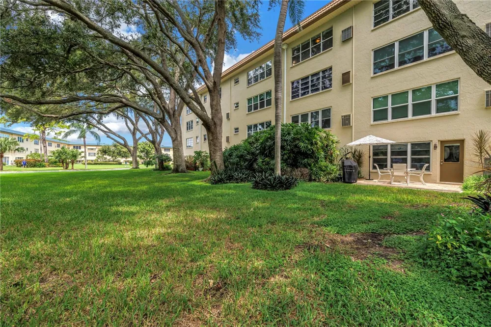 5725 80TH STREET #106 St Petersburg, FL 33709