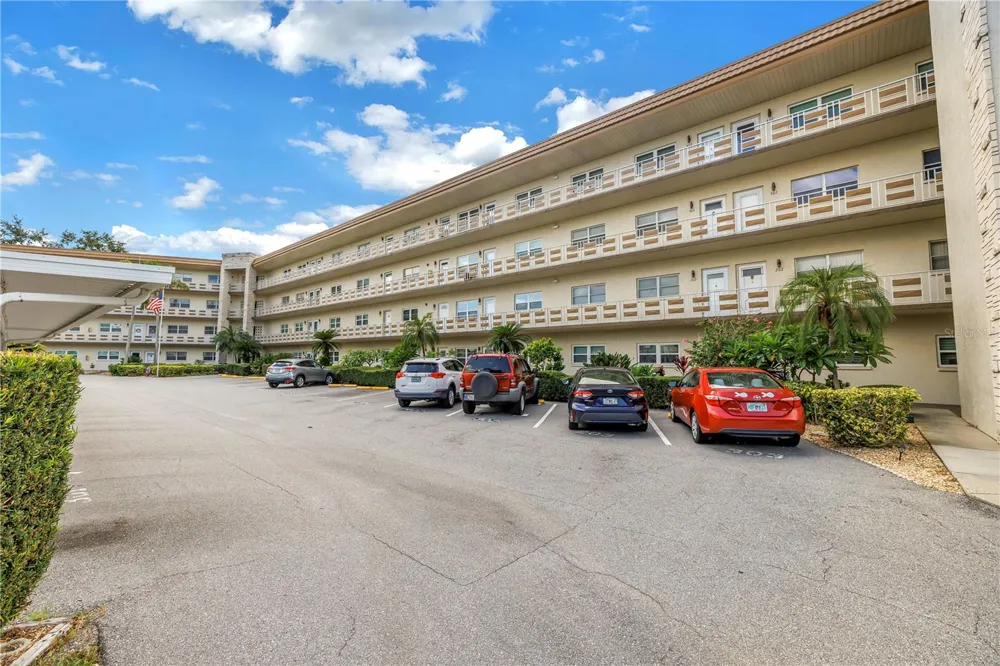 5725 80TH STREET #106 St Petersburg, FL 33709